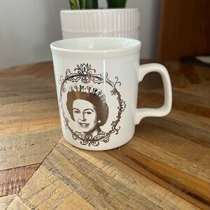 Queen Elizabeth II Silver Jubilee 1977 Mug